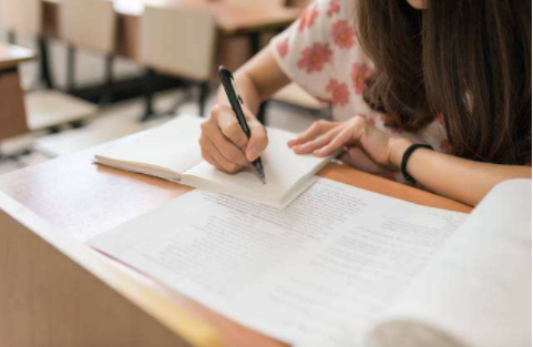 大学生考CFA的优势